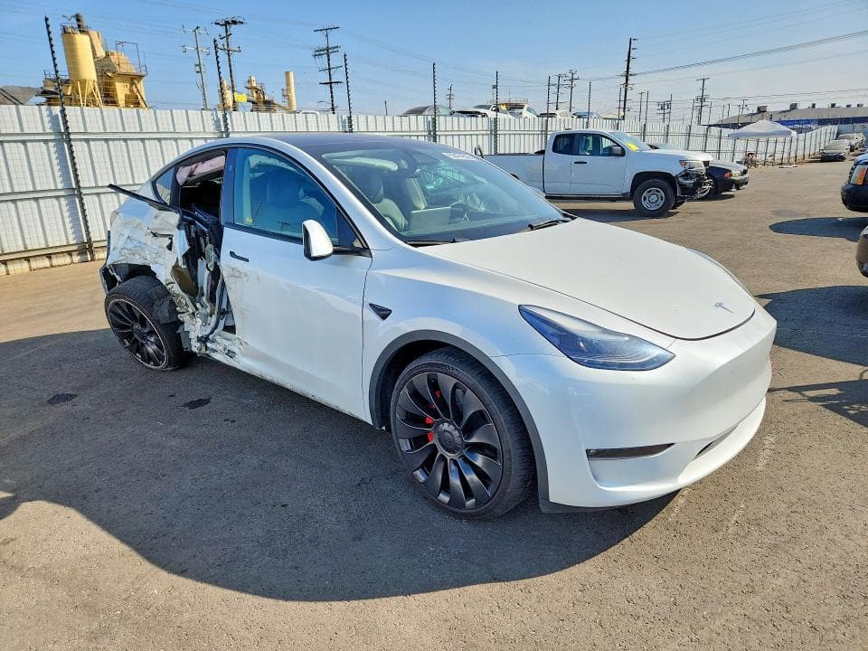 2023 TESLA MODEL Y 4