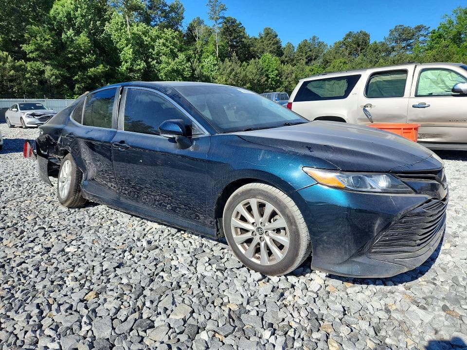 2018 TOYOTA CAMRY LE 4