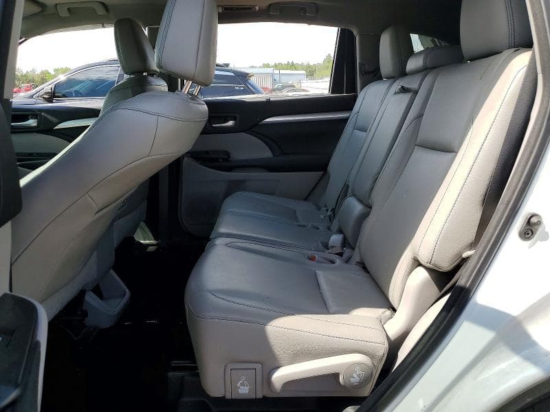 2017 TOYOTA HIGHLANDER XLE 11