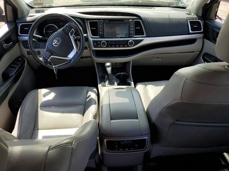 2017 TOYOTA HIGHLANDER XLE 8