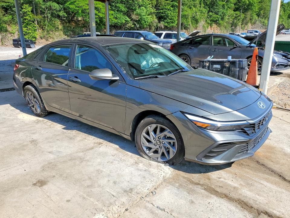2024 HYUNDAI ELANTRA SEL 4