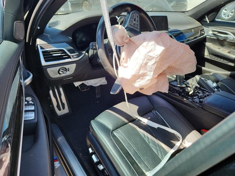 2022 BMW 750 XI 8