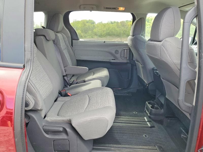 2021 TOYOTA SIENNA LE 11