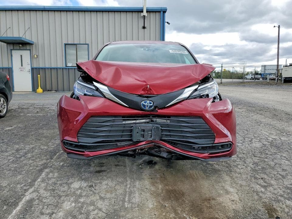 2021 TOYOTA SIENNA LE 5