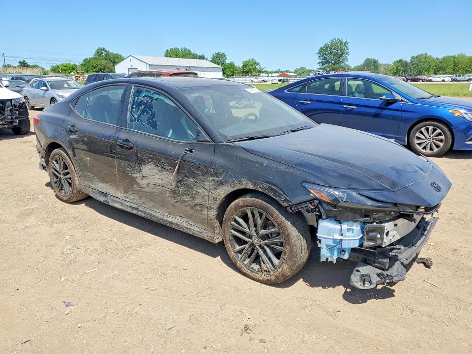 2025 TOYOTA CAMRY SE 4