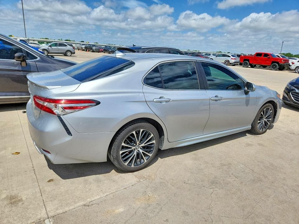 2018 TOYOTA CAMRY SE SE 3