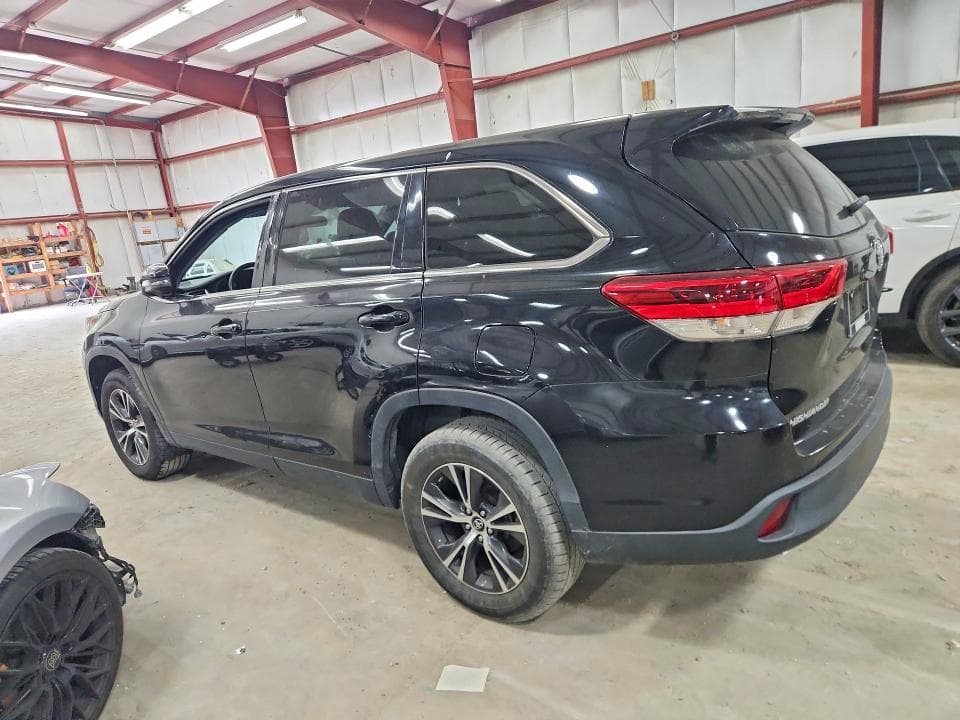 2019 TOYOTA HIGHLANDER LE 2