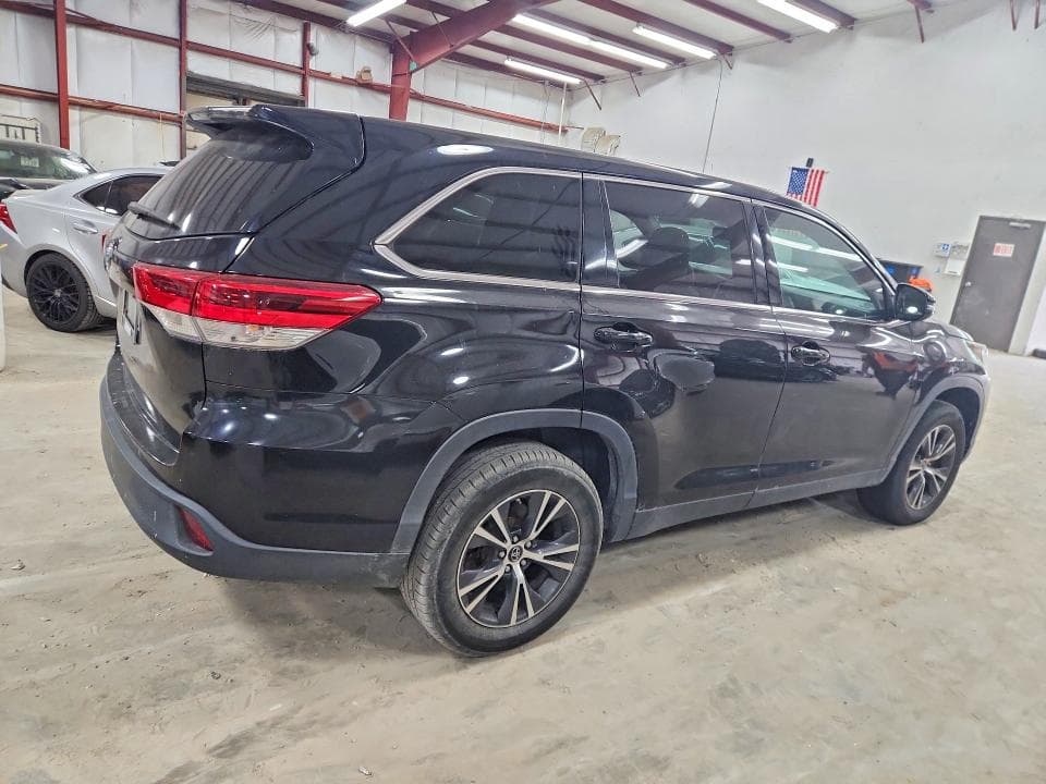 2019 TOYOTA HIGHLANDER LE 3