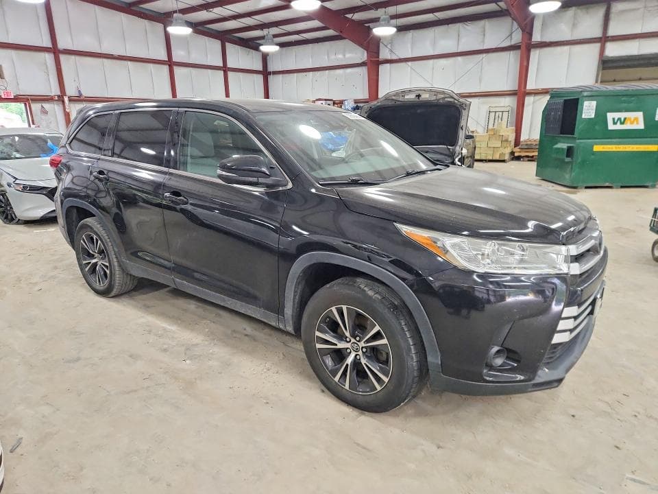 2019 TOYOTA HIGHLANDER LE 4