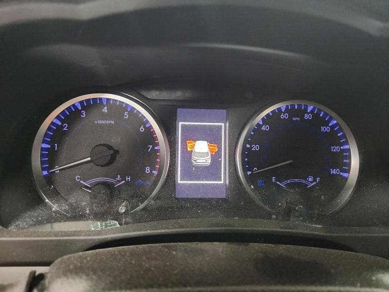 2019 TOYOTA HIGHLANDER LE 9