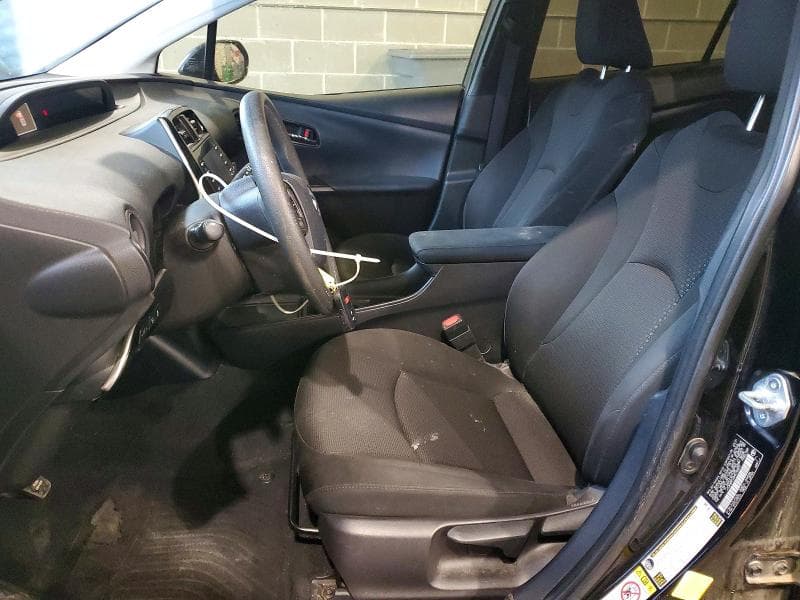 2021 TOYOTA PRIUS LE 7