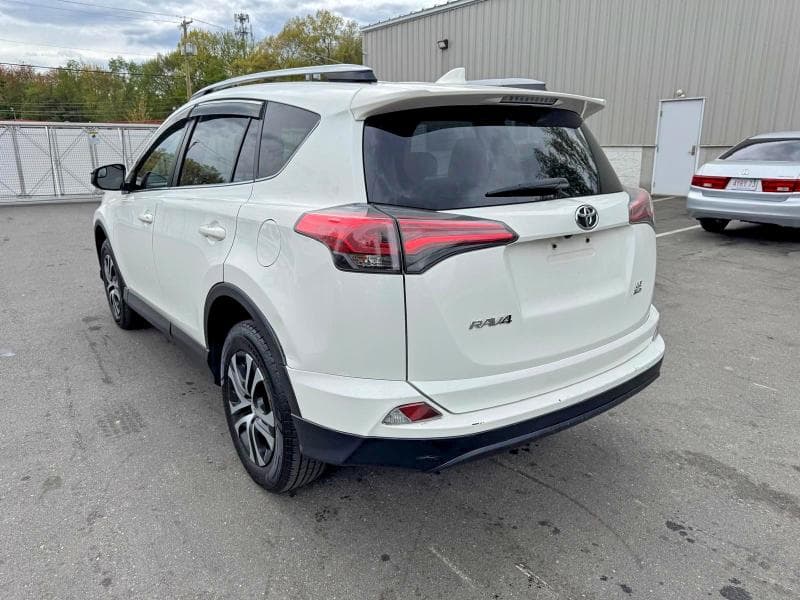 2018 TOYOTA RAV4 LE LE 3