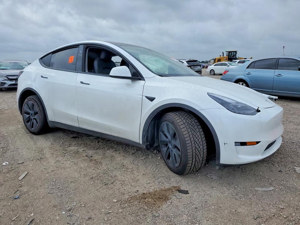 2025 TESLA MODEL Y 4