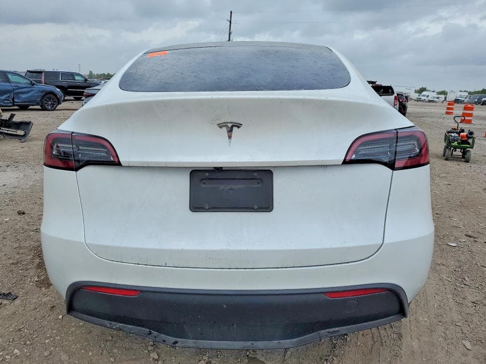 2025 TESLA MODEL Y 6