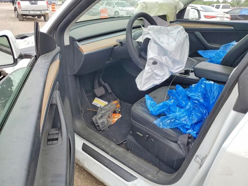 2025 TESLA MODEL Y 8