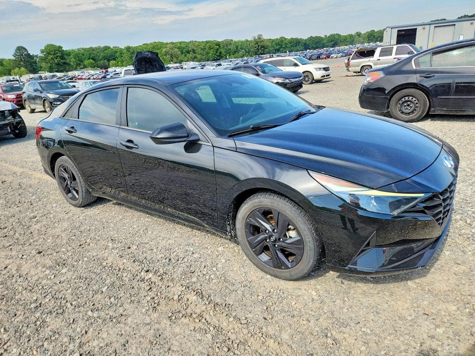 2022 HYUNDAI ELANTRA SEL 4