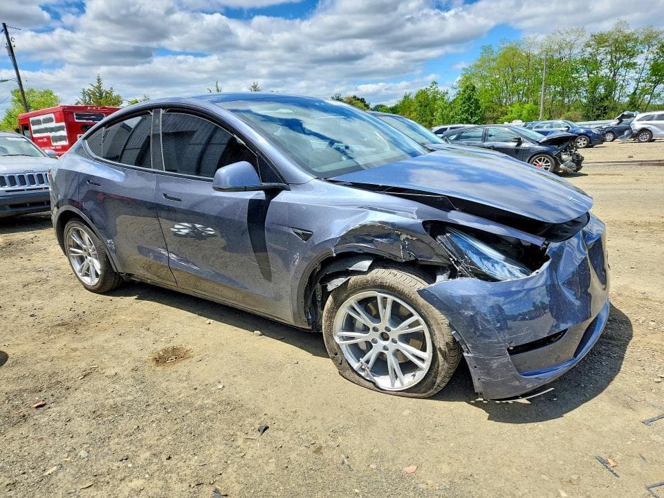 2023 TESLA MODEL Y 4