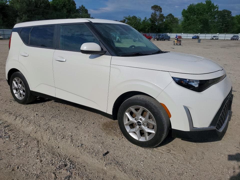 2023 KIA SOUL LX 4