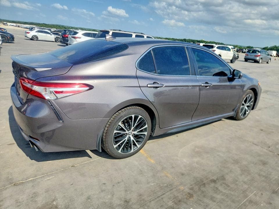 2020 TOYOTA CAMRY SE SE 3