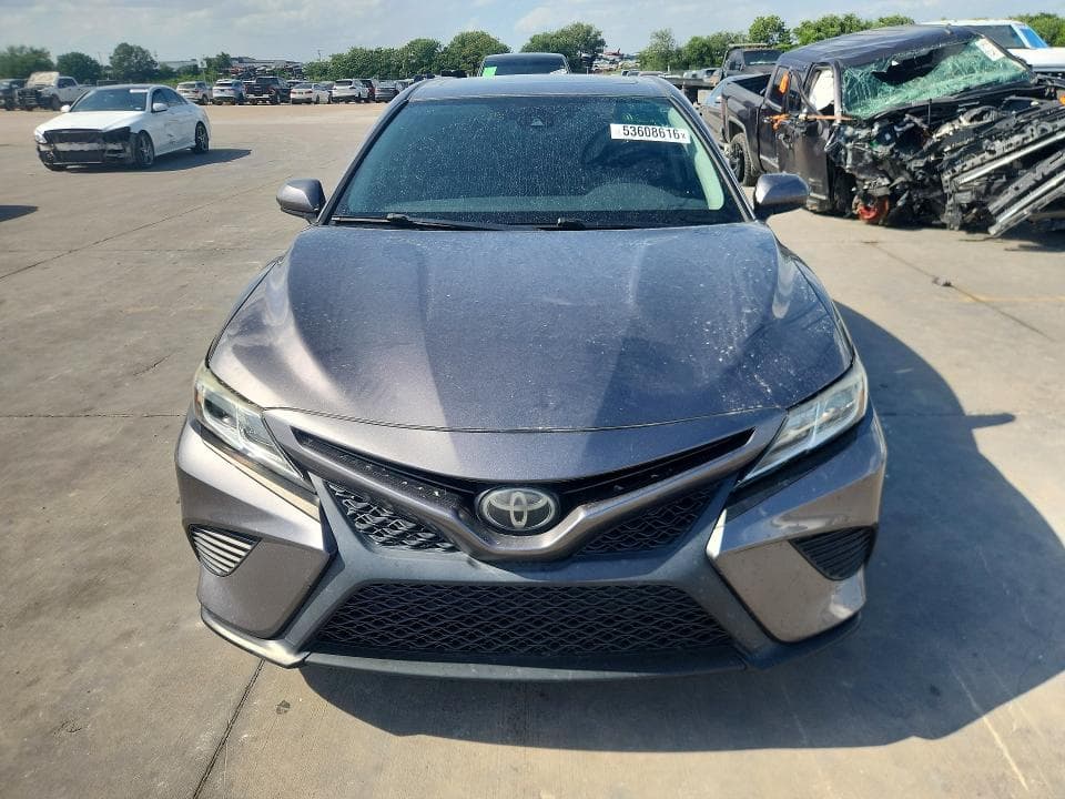 2020 TOYOTA CAMRY SE SE 5