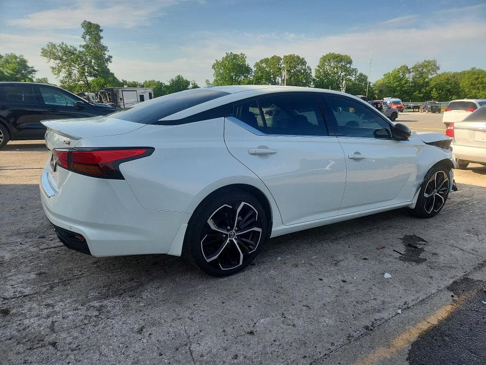 2023 NISSAN ALTIMA SR 3