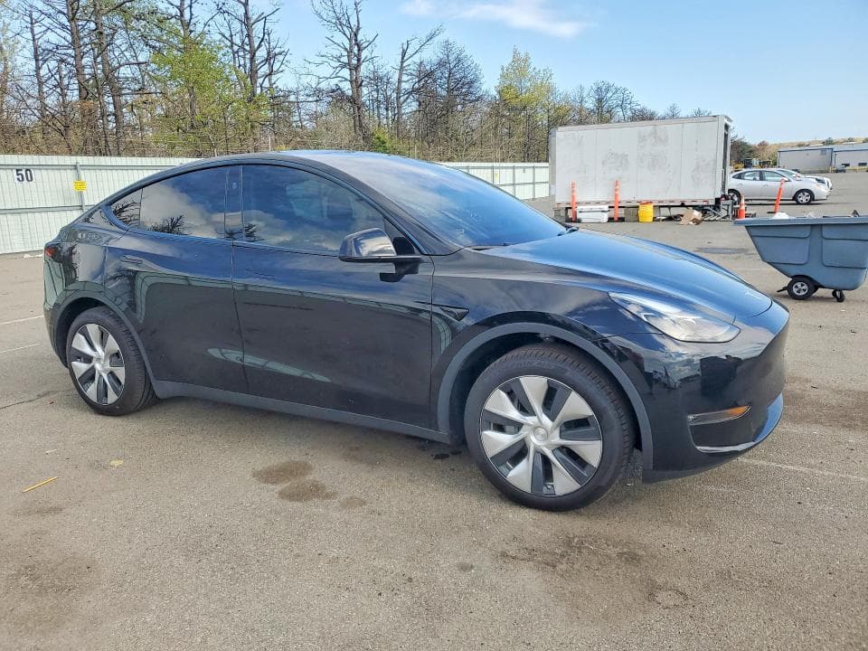 2024 TESLA MODEL Y 4