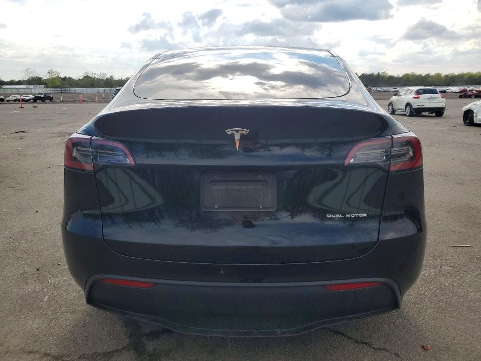 2024 TESLA MODEL Y 6