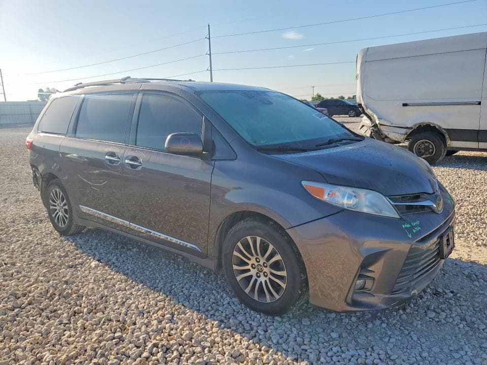 2020 TOYOTA SIENNA XLE PREMIUM 8-PASSENGER XLE PREMIUM 8-PASSENGER 4