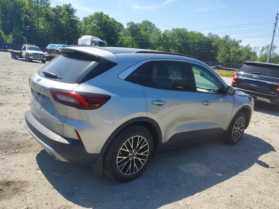 2023 FORD ESCAPE 3