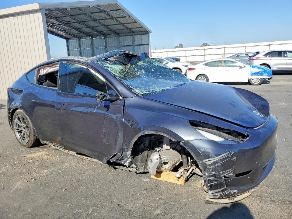 2024 TESLA MODEL Y 4
