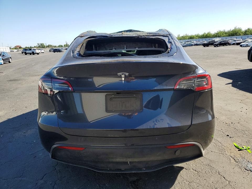 2024 TESLA MODEL Y 6