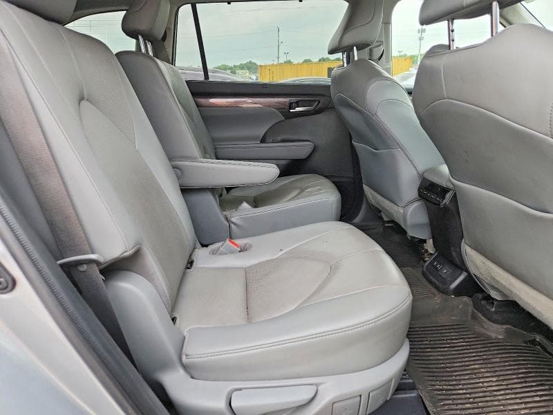 2020 TOYOTA HIGHLANDER LIMITED 11