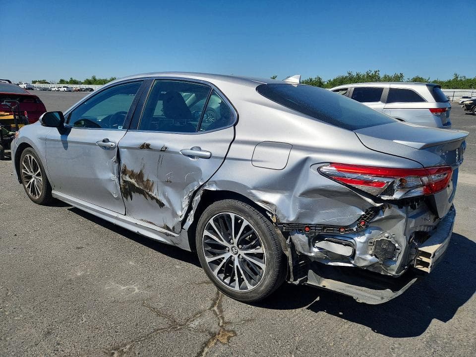 2019 TOYOTA CAMRY SE 2