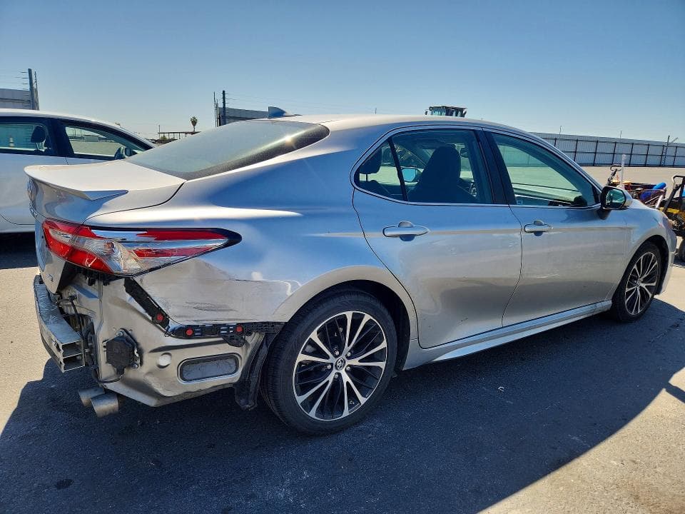 2019 TOYOTA CAMRY SE 3