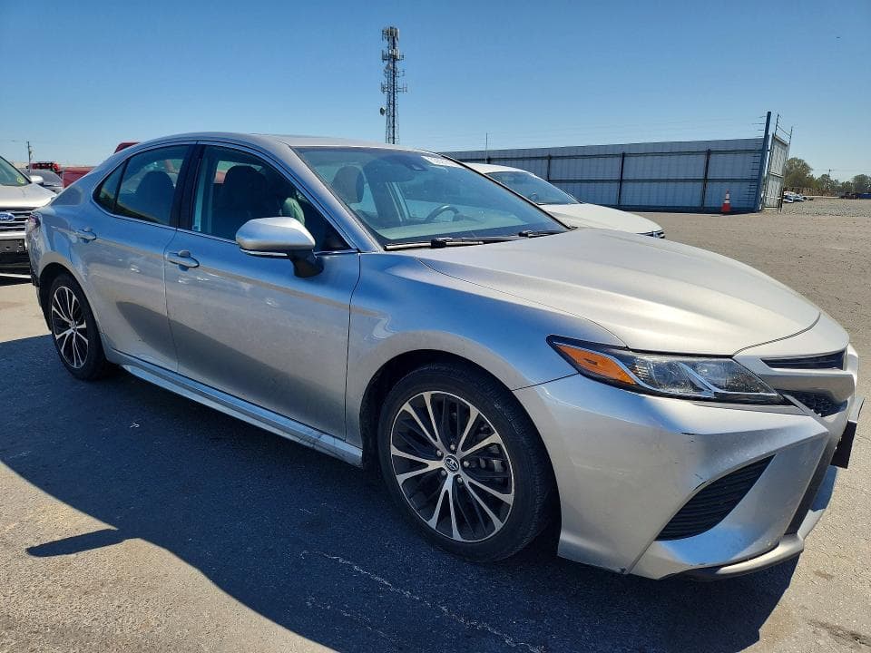 2019 TOYOTA CAMRY SE 4