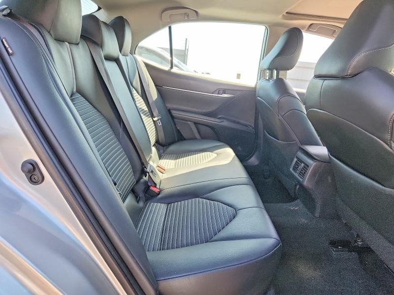 2019 TOYOTA CAMRY SE 10