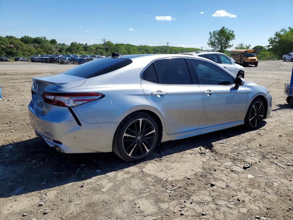 2019 TOYOTA CAMRY XSE 4