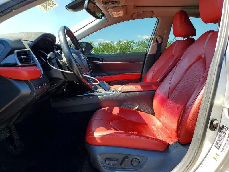 2019 TOYOTA CAMRY XSE 8