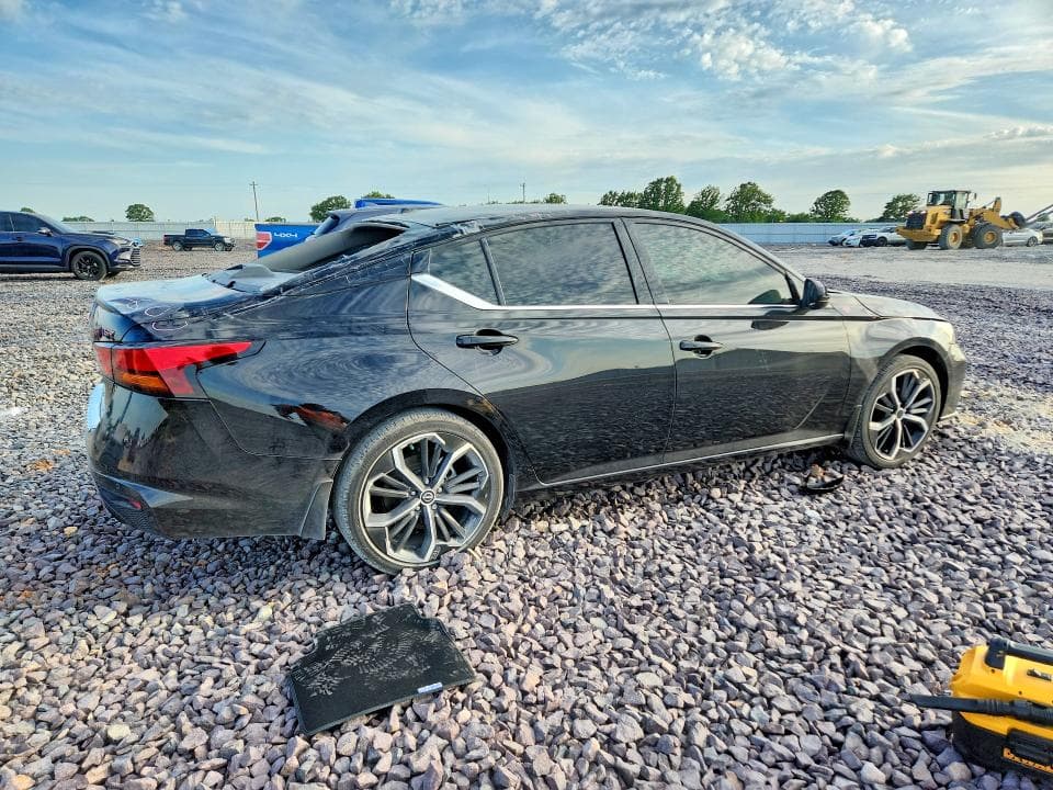 2023 NISSAN ALTIMA SR 3