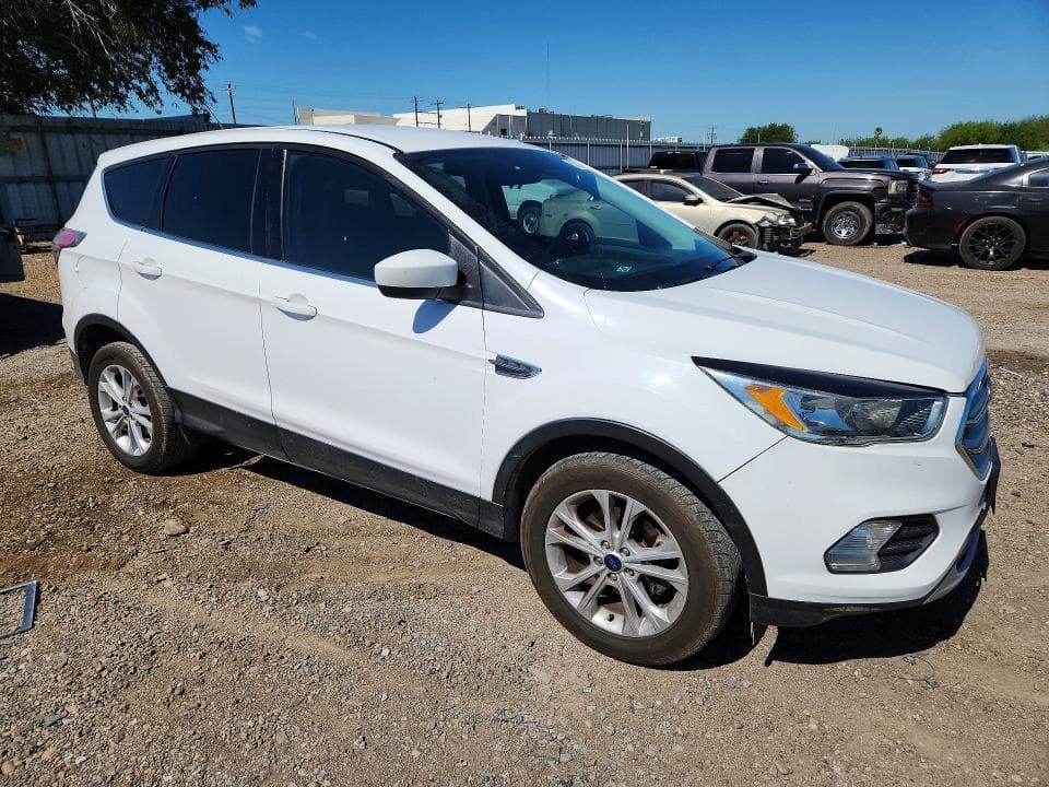 2017 FORD ESCAPE SE 4