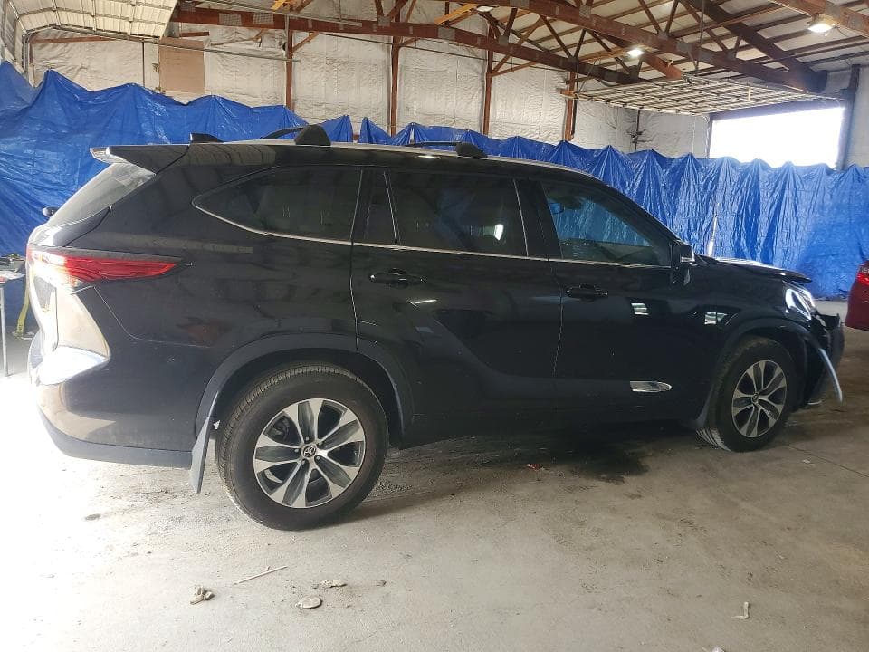 2022 TOYOTA HIGHLANDER XLE 3