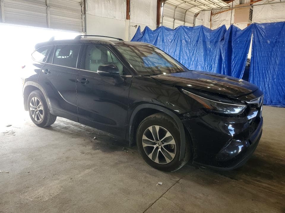 2022 TOYOTA HIGHLANDER XLE 4