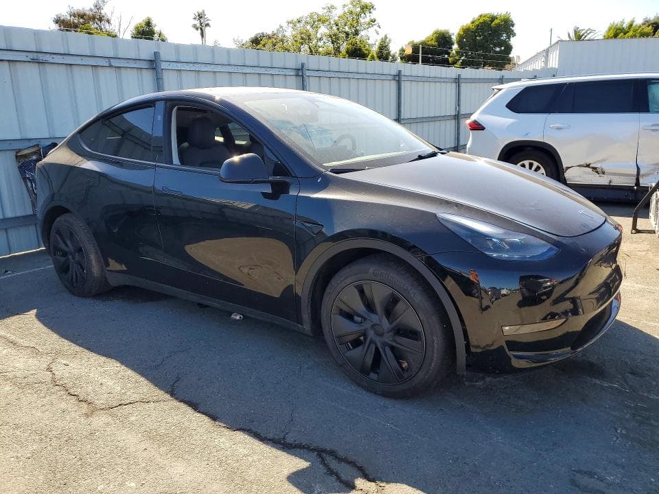 2024 TESLA MODEL Y 4