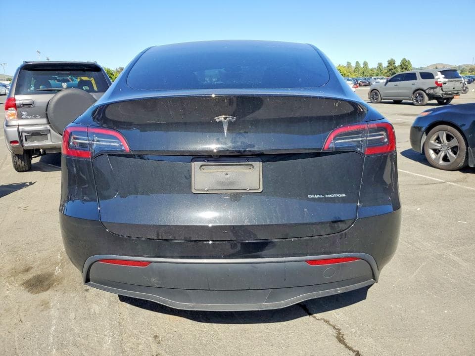 2024 TESLA MODEL Y 6