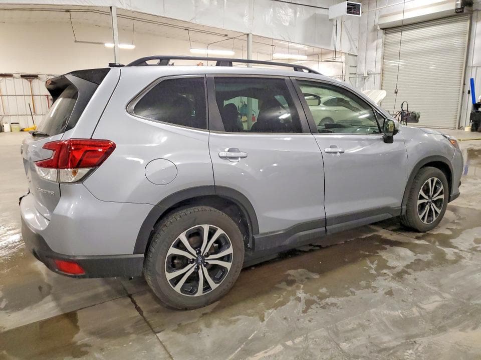 2024 SUBARU FORESTER LIMITED 3