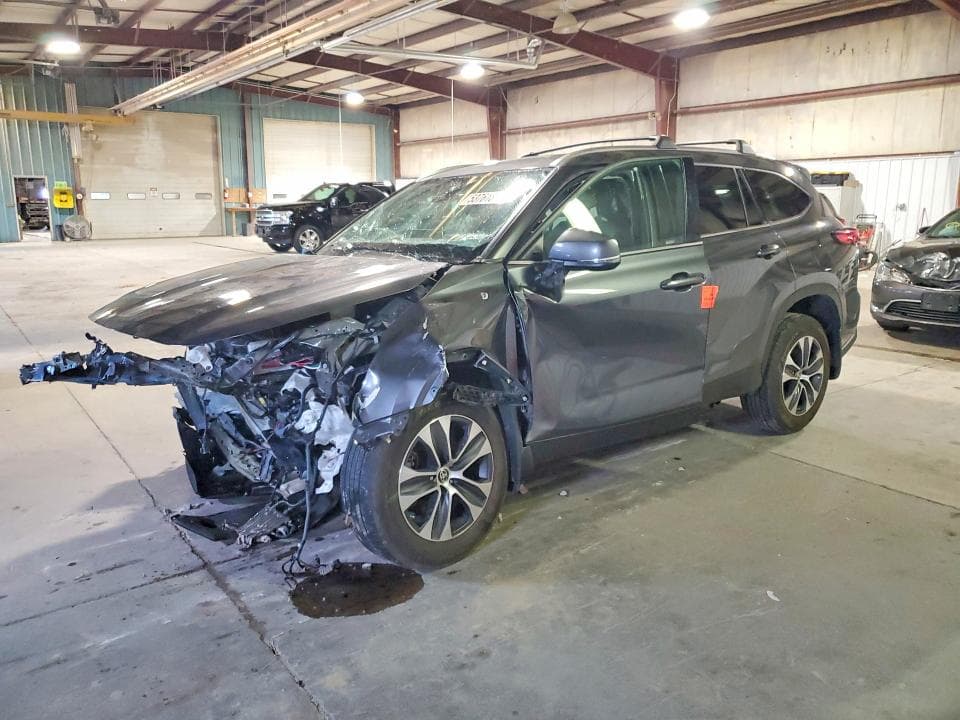 2021 TOYOTA HIGHLANDER XLE - 1