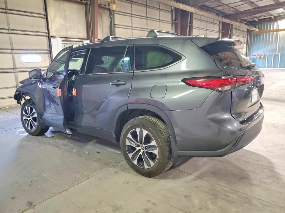 2021 TOYOTA HIGHLANDER XLE 2