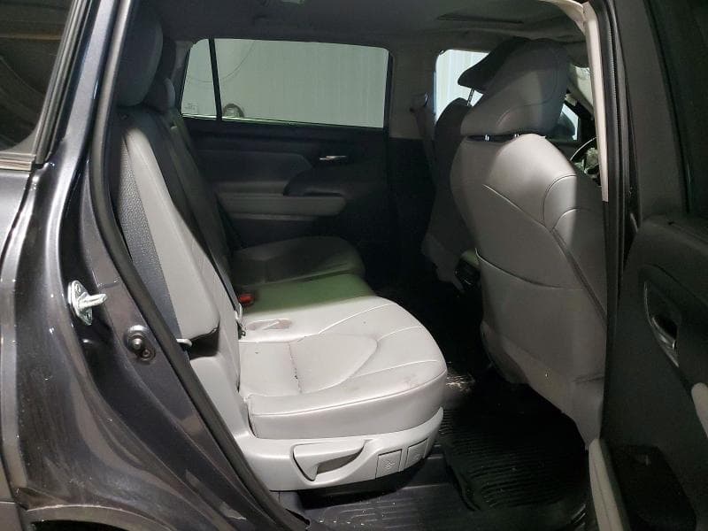 2021 TOYOTA HIGHLANDER XLE 11