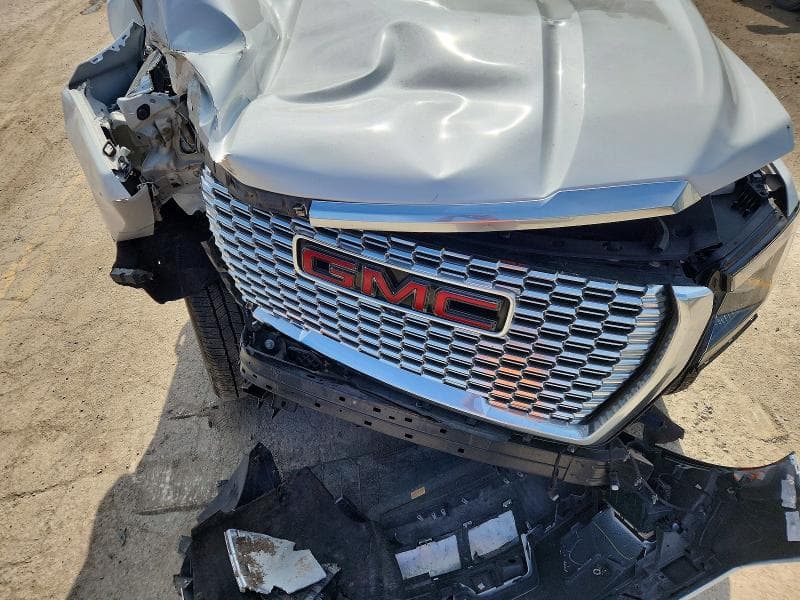 2021 GMC YUKON DENALI 12