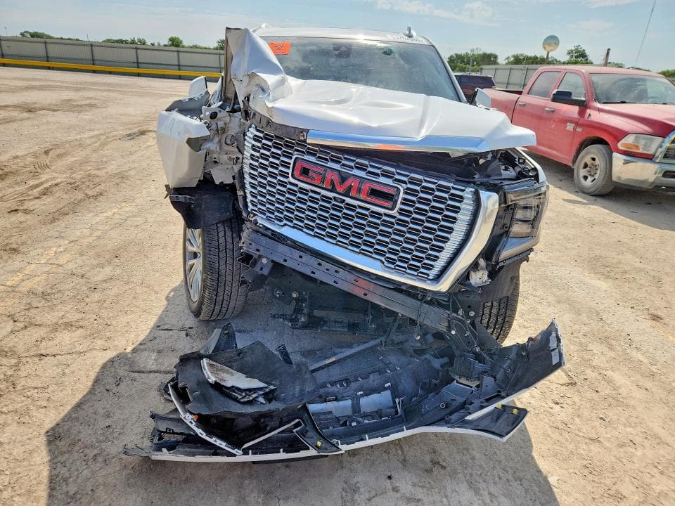 2021 GMC YUKON DENALI 5